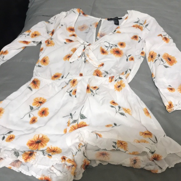 Sunflower forever 21 romper - Picture 2 of 4